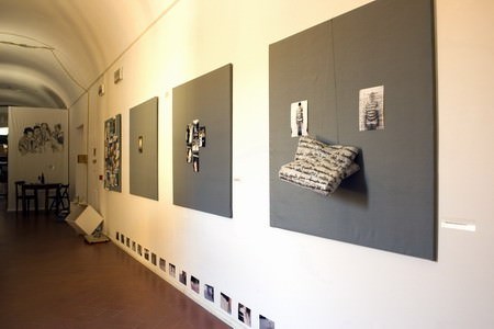 Perdere la bussola: contenitori e contenuti di un’identità