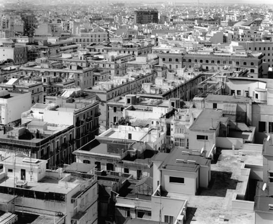 Gabriele Basilico – Barihttps://www.exibart.com/repository/media/eventi/2005/10/gabriele-basilico-8211-bari.jpg