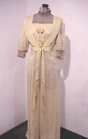 L’Abito della Festa dal ‘700 al 1940