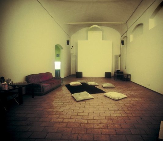 Living/Waiting Room – Mette Edvardsen / Alice Guareschi