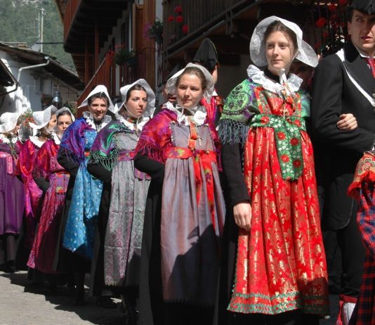 Nastri/rubans/bindel. Scambi di seta attraverso le Alpi