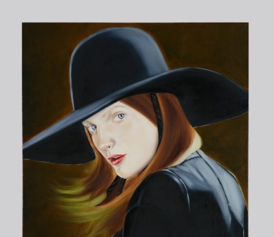 Women. The goddess and the coy girl Women. The goddess and the coy girl