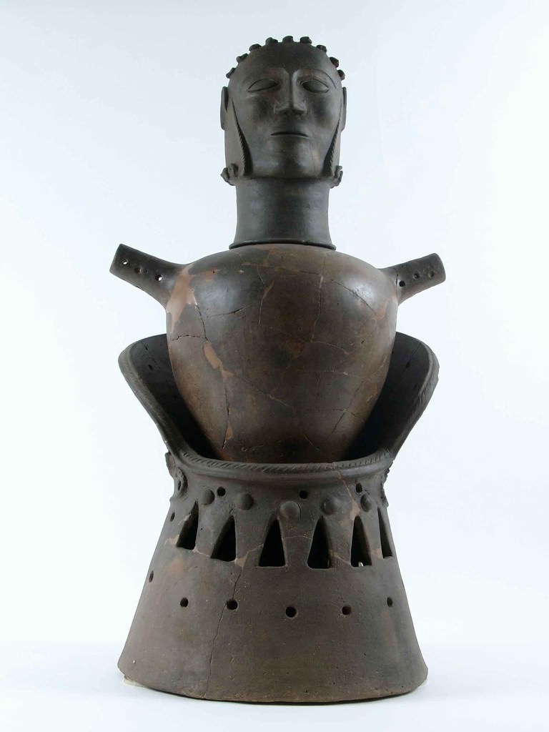 I musei senesi a Milano: etruschi a tavolahttps://www.exibart.com/repository/media/eventi/2006/05/i-musei-senesi-a-milano-etruschi-a-tavola.jpg