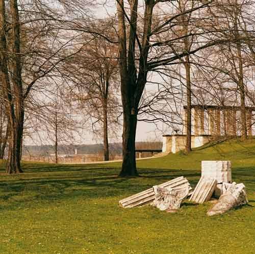 Giovanni Chiaramonte – In Berlinhttps://www.exibart.com/repository/media/eventi/2007/10/giovanni-chiaramonte-8211-in-berlin.jpg