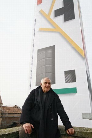 Mimmo Paladino riveste la Torre simbolo di Modenahttps://www.exibart.com/repository/media/eventi/2008/01/mimmo-paladino-riveste-la-torre-simbolo-di-modena.jpg