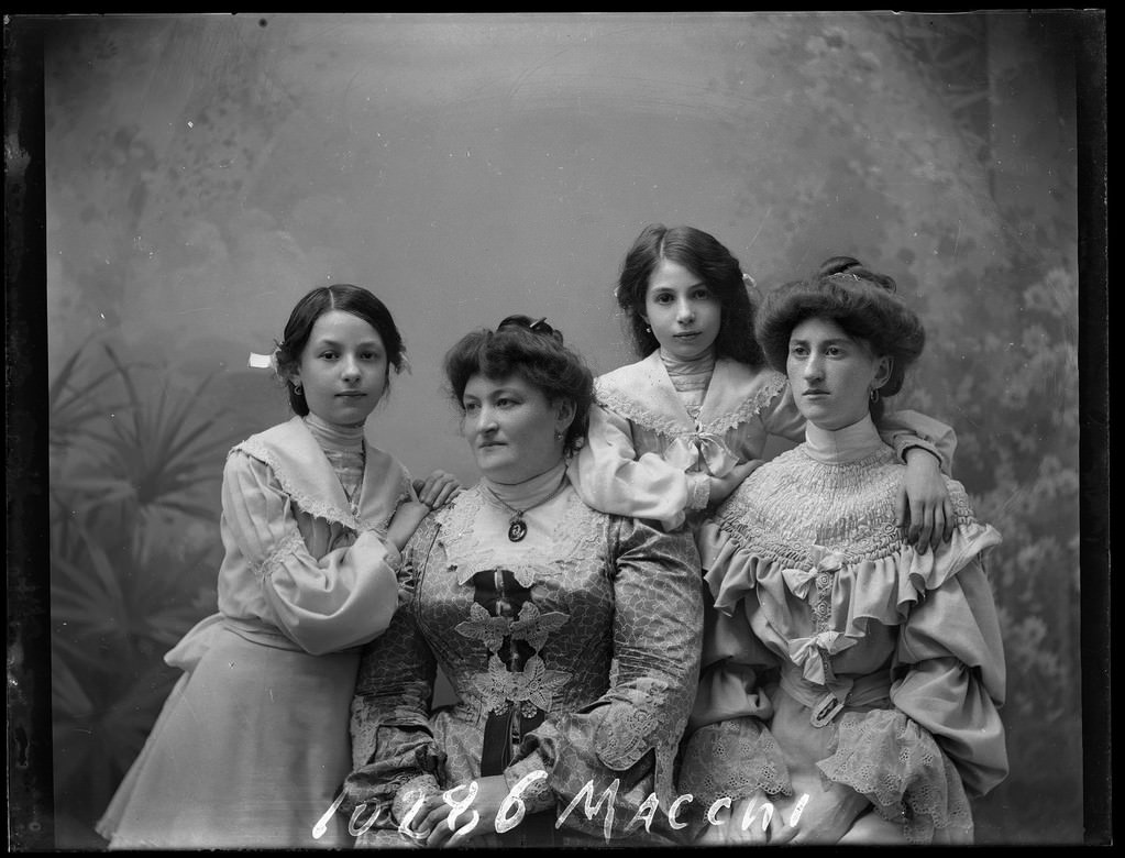 Le Donne dell’Archivio Paracchihttps://www.exibart.com/repository/media/eventi/2008/02/le-donne-dell’archivio-paracchi.jpg