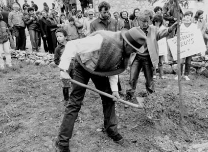Padova Aprile Fotografia / Buby Durini for Joseph Beuyshttps://www.exibart.com/repository/media/eventi/2008/02/padova-aprile-fotografia-buby-durini-for-joseph-beuys.jpg
