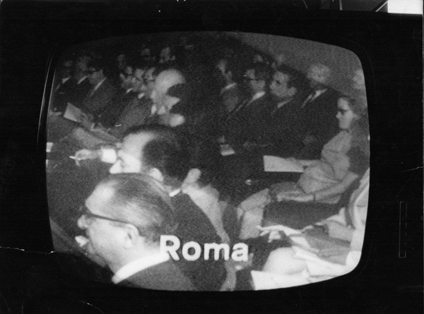 Roma viva o morta. Scene senza storia nella città eternahttps://www.exibart.com/repository/media/eventi/2008/04/roma-viva-o-morta.-scene-senza-storia-nella-città-eterna.jpg