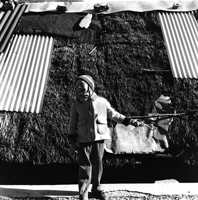 Riccardo Toffoletti – Dentro i paesi: Valli del Natisone 1968https://www.exibart.com/repository/media/eventi/2008/05/riccardo-toffoletti-8211-dentro-i-paesi-valli-del-natisone-1968.jpg