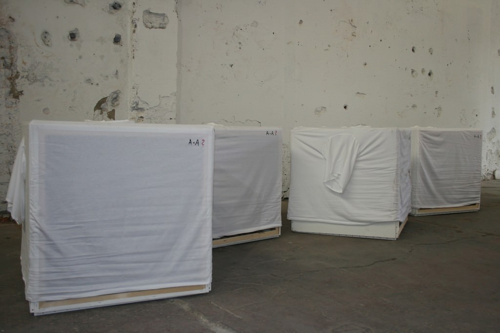 Hannes Egger – Case – cassehttps://www.exibart.com/repository/media/eventi/2008/07/hannes-egger-8211-case-–-casse.jpg