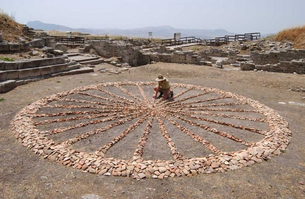 Piero Maniscalco – Il cerchio della vitahttps://www.exibart.com/repository/media/eventi/2008/07/piero-maniscalco-8211-il-cerchio-della-vita.jpg