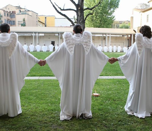 Homo Lucens – spazio, colore,  mente, cuore in costruzioni di luce