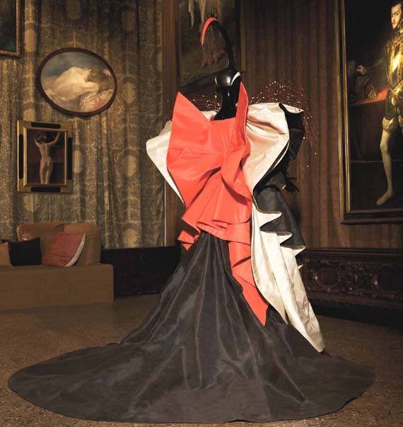 Roberto Capuccihttps://www.exibart.com/repository/media/eventi/2008/08/roberto-capucci.jpg