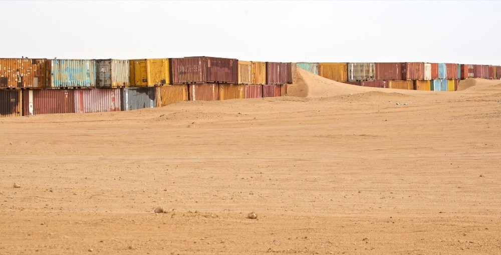 Bassano | Giavelli | Ottani – Sahrawi. L’altra faccia del murohttps://www.exibart.com/repository/media/eventi/2008/09/bassano-giavelli-ottani-8211-sahrawi.-l’altra-faccia-del-muro.jpg