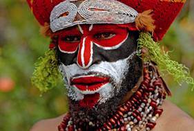 Iago Corazza / Greta Ropa – Gli ultimi uomini: Viaggio tra le tribù della Nuova Guinea