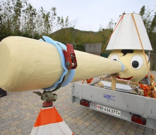 Installazione del Pinocchio gigante