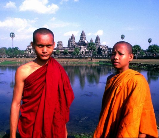 Gaetano Plasmati – In the land of Buddhism Birmania Cambogia