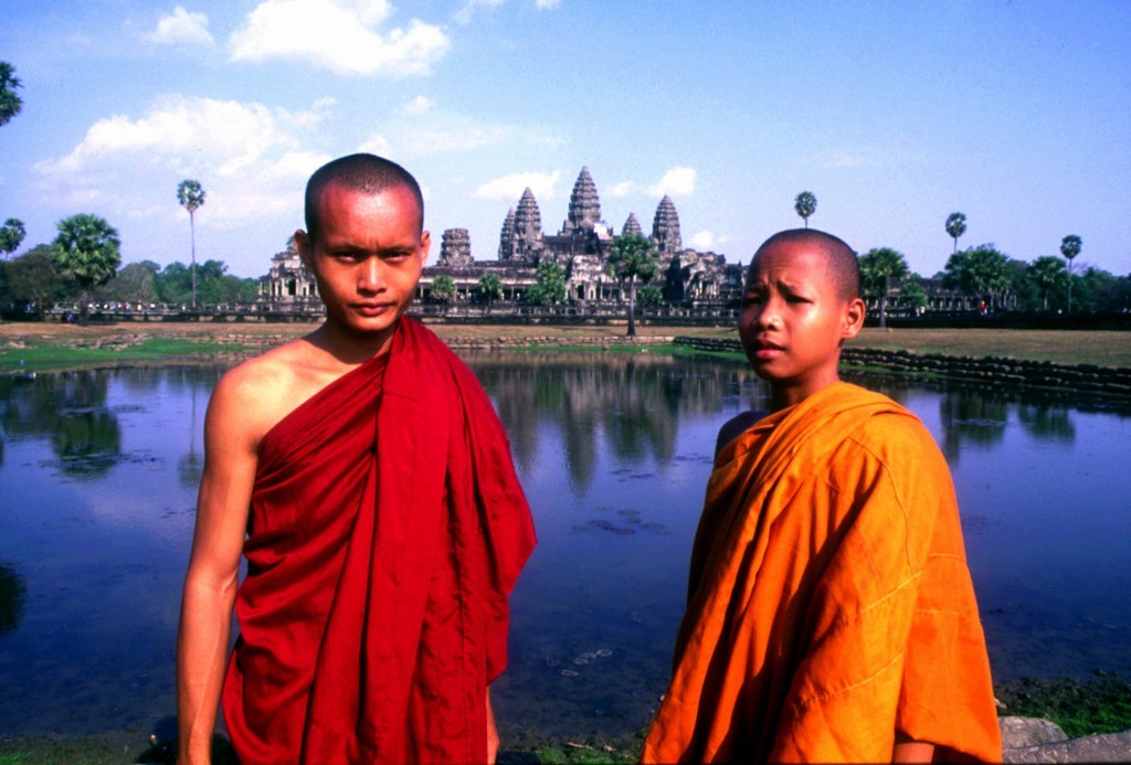 Gaetano Plasmati – In the land of Buddhism Birmania Cambogiahttps://www.exibart.com/repository/media/eventi/2008/11/gaetano-plasmati-8211-in-the-land-of-buddhism-birmania-cambogia.jpg