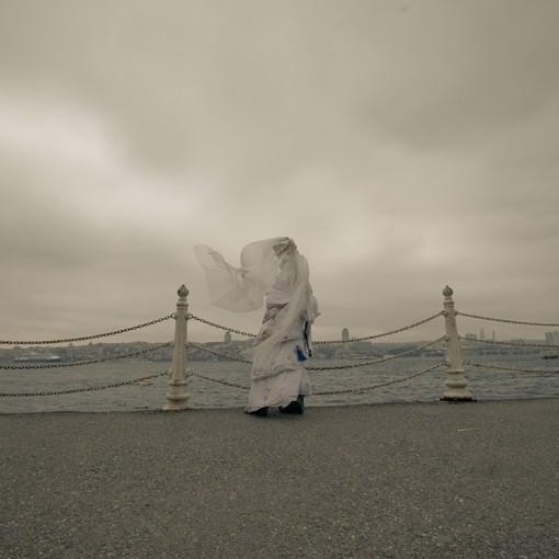 Pippa Bacca / Silvia Moro – Brides On Tour. Spose in Viaggiohttps://www.exibart.com/repository/media/eventi/2008/11/pippa-bacca-silvia-moro-8211-brides-on-tour.-spose-in-viaggio.jpg