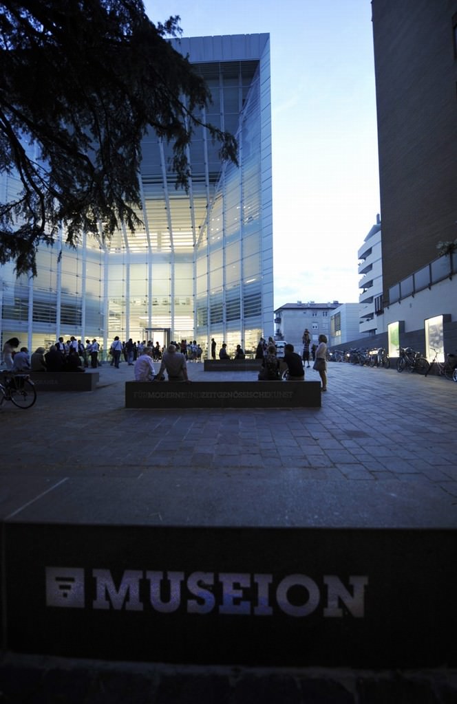 Nocturnes – Esther Stockerhttps://www.exibart.com/repository/media/eventi/2008/12/nocturnes-8211-esther-stocker.jpg