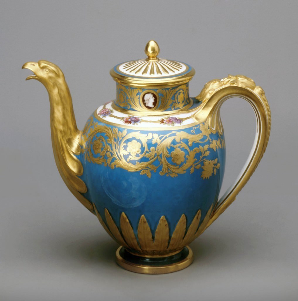 Porcellane imperiali. Dalle collezioni dell’Ermitagehttps://www.exibart.com/repository/media/eventi/2008/12/porcellane-imperiali.-dalle-collezioni-dell’ermitage.jpg