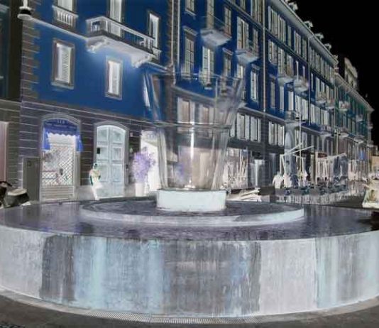 Scultura nella città – Erika  Rocchigiani – Un attimo per favore