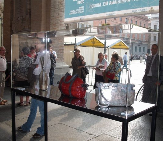 Donna Esa / Carmen Coruzzi