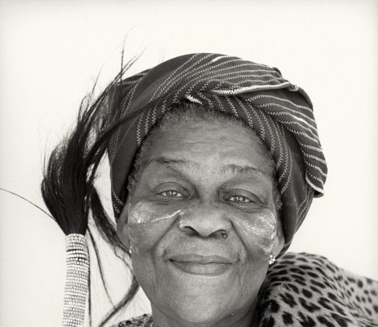 Silvia Amodio – Volti positivi. Sudafrica. Un viaggio per ripensare l’Aids Silvia Amodio – Volti positivi. Sudafrica. Un viaggio per ripensare l’Aids