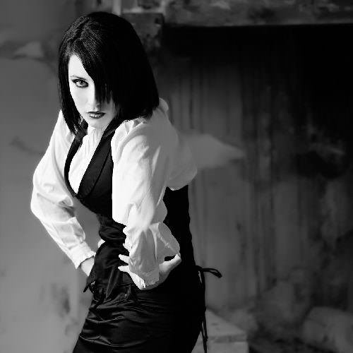 David Fontani – Foemina / Viola Lorenza Savarese – Performanceshttps://www.exibart.com/repository/media/eventi/2009/08/david-fontani-8211-foemina-viola-lorenza-savarese-8211-performances.jpg