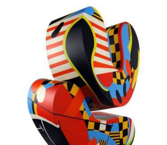 Brad Howe – Giocare con la scultura Brad Howe – Giocare con la scultura