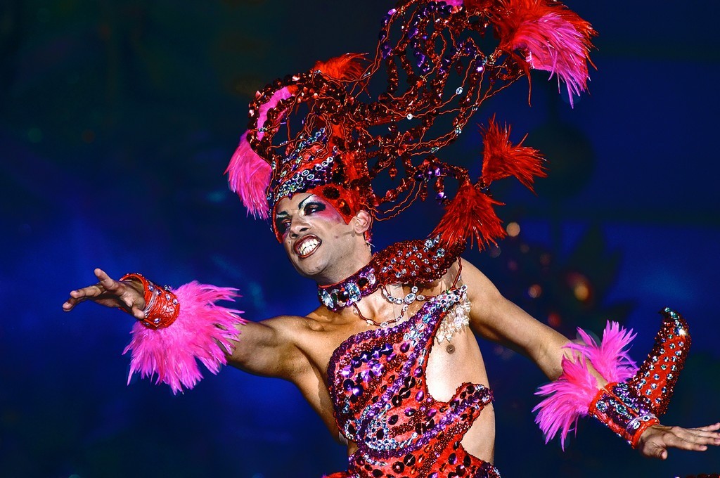 Giovanna Andry – Reginehttps://www.exibart.com/repository/media/eventi/2010/02/giovanna-andry-8211-regine.jpg