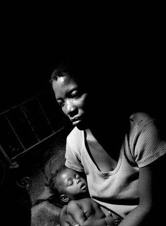 Volti di donne dalle crisi umanitarie