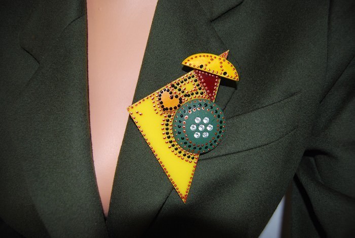 Giuseppina Mancuso – Le spille Giòpin / Arte Prêt-à-porterhttps://www.exibart.com/repository/media/eventi/2010/04/giuseppina-mancuso-8211-le-spille-giòpin-arte-prêt-à-porter.jpg