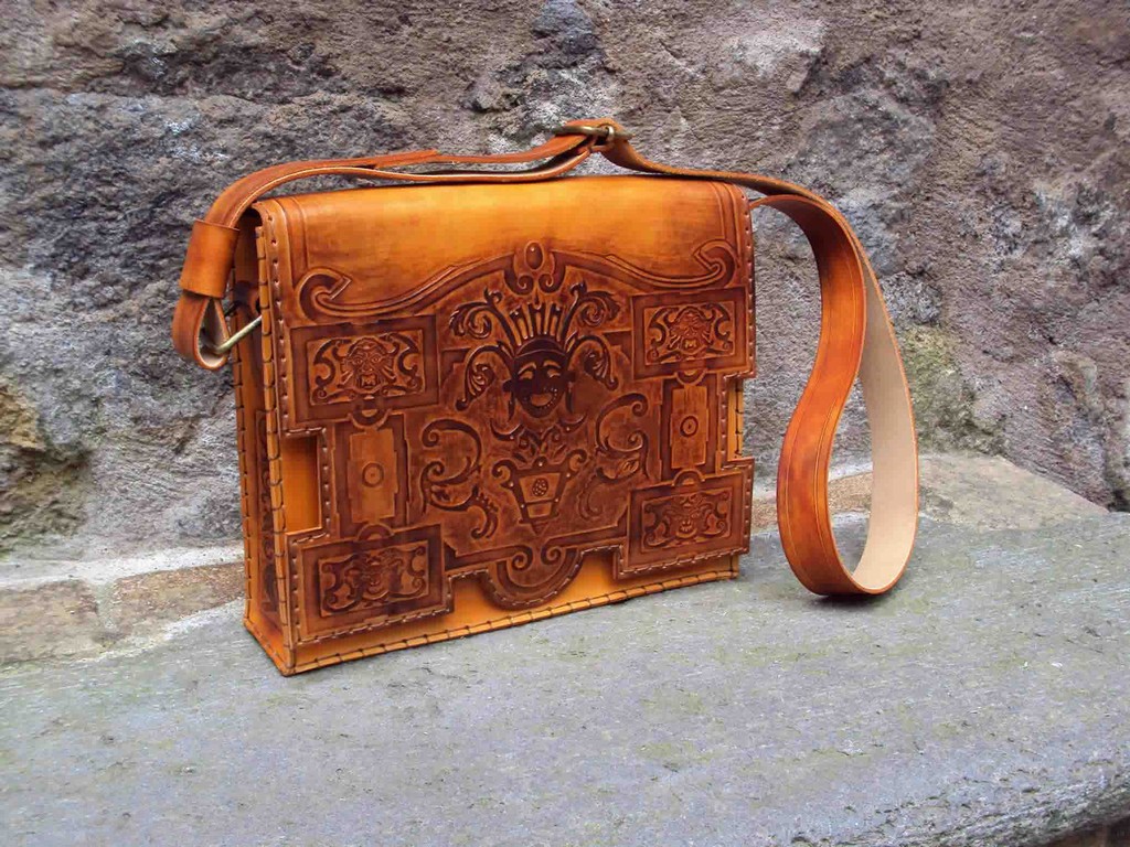 Emiliano Chiti Vertax / Mila Käslin Kàmila – Leather Dreamshttps://www.exibart.com/repository/media/eventi/2010/06/emiliano-chiti-vertax-mila-käslin-kàmila-8211-leather-dreams.jpg