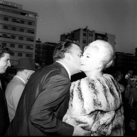 Marcello Geppetti / Arturo Zavattini – Gli anni della Dolce Vitahttps://www.exibart.com/repository/media/eventi/2010/07/marcello-geppetti-arturo-zavattini-8211-gli-anni-della-dolce-vita.jpg