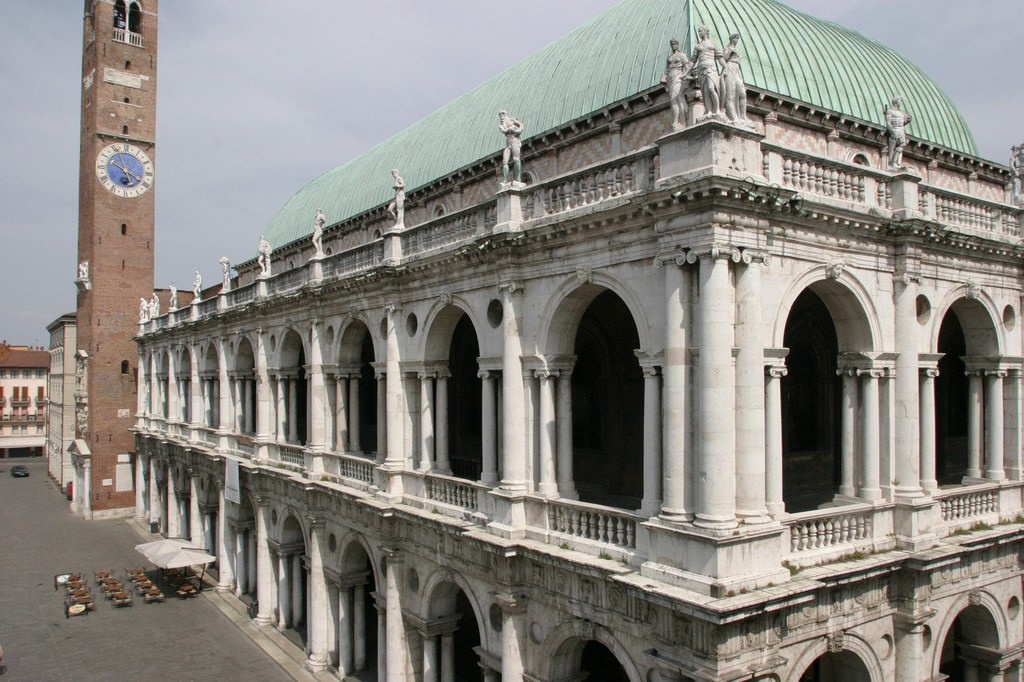 La Basilica Palladiana: quale contemporaneo per Vicenza? #1https://www.exibart.com/repository/media/eventi/2010/09/la-basilica-palladiana-quale-contemporaneo-per-vicenza-1.jpg