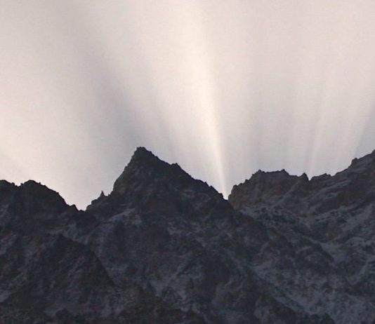 Carlos Casas / Phill Niblock – Avalanche