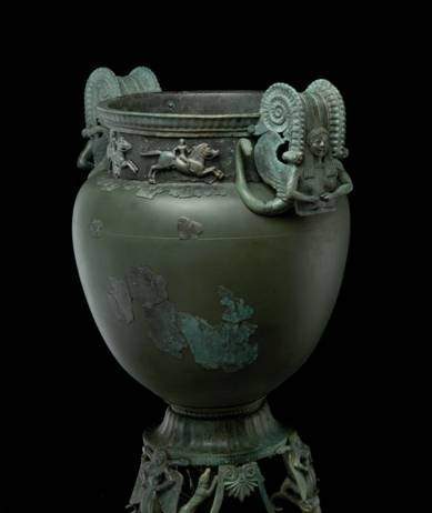 L’Italia e il restauro del Magnifico Cratere L’Italia e il restauro del Magnifico Cratere