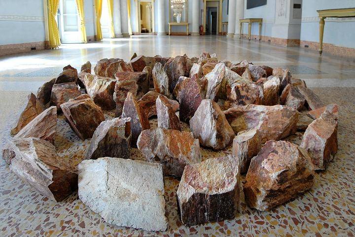 Lo spazio del sacrohttps://www.exibart.com/repository/media/eventi/2010/11/lo-spazio-del-sacro.jpg