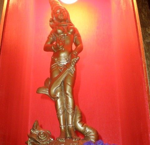 Margherita Lenzi T. – Mi taglierò la testa e la lancerò lontano