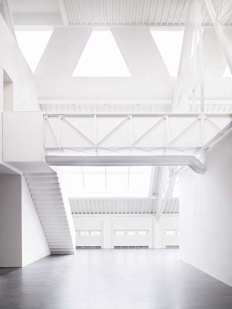 Candida Höfer – Kuehn Malvezzihttps://www.exibart.com/repository/media/eventi/2010/12/candida-höfer-8211-kuehn-malvezzi.jpg