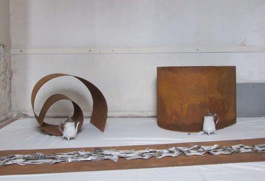 Fabrizio Di Pietro – Due teiere con posate / Giardino urbano