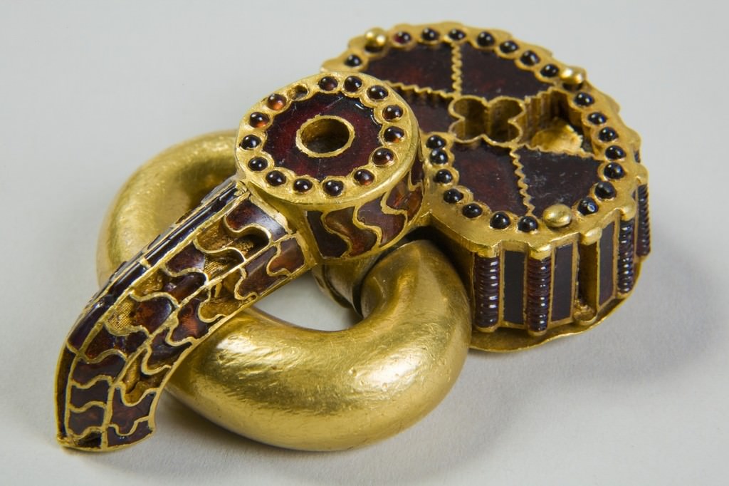 Ori antichi della Romania. Prima e dopo Traianohttps://www.exibart.com/repository/media/eventi/2010/12/ori-antichi-della-romania.-prima-e-dopo-traiano.jpg