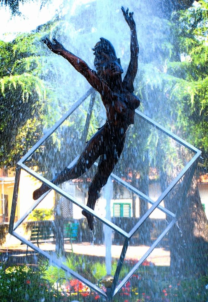 Andrea Roggi – Arte per un ideale di pacehttps://www.exibart.com/repository/media/eventi/2011/02/andrea-roggi-8211-arte-per-un-ideale-di-pace.jpg