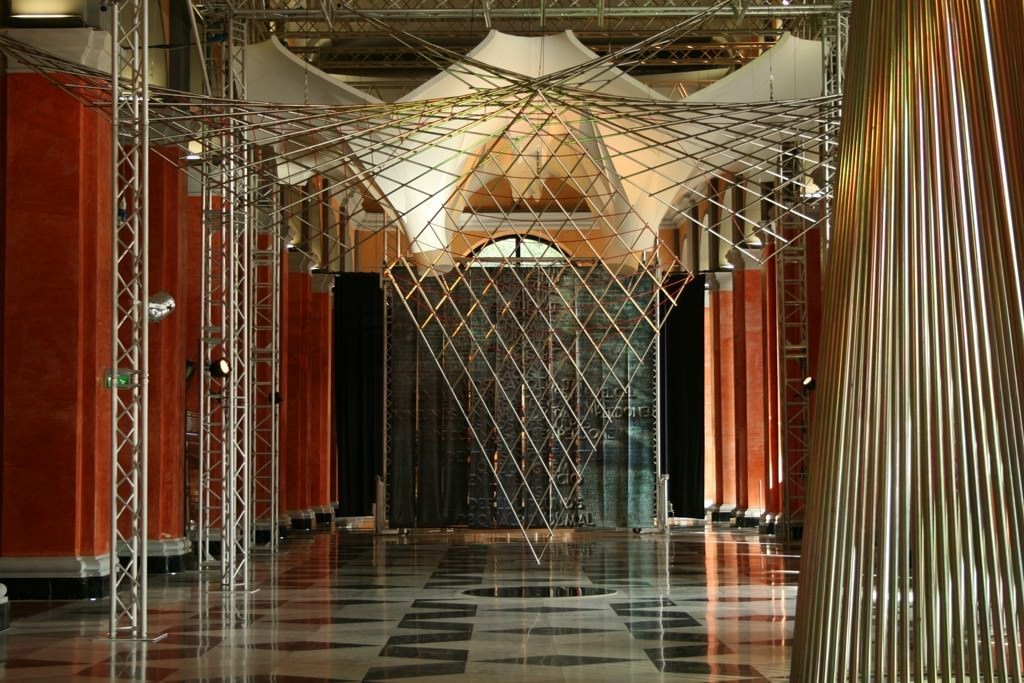 Vittorio Sgarbi – Architettura come elevazione e sognohttps://www.exibart.com/repository/media/eventi/2011/02/vittorio-sgarbi-8211-architettura-come-elevazione-e-sogno.jpg