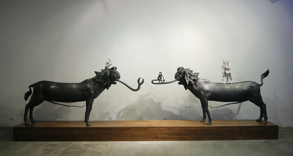 Entang Wiharso – Love Me or Diehttps://www.exibart.com/repository/media/eventi/2011/03/entang-wiharso-8211-love-me-or-die.jpg