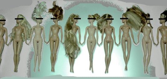 Laura Piattella – Osservando una Barbie