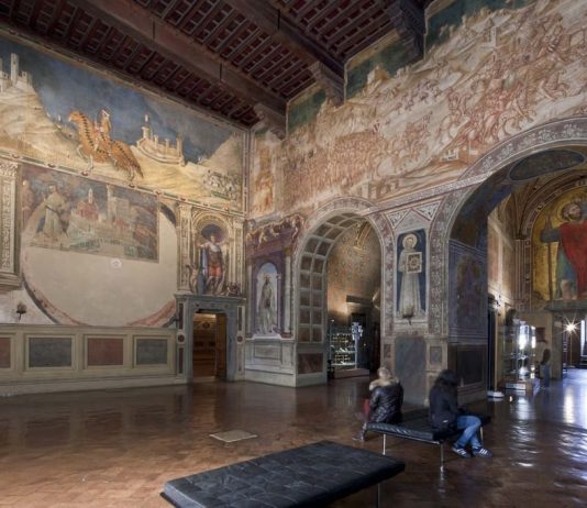 Siena il Palazzo Pubblico il Museo Civico la Torre del Mangia raccontati in una guida