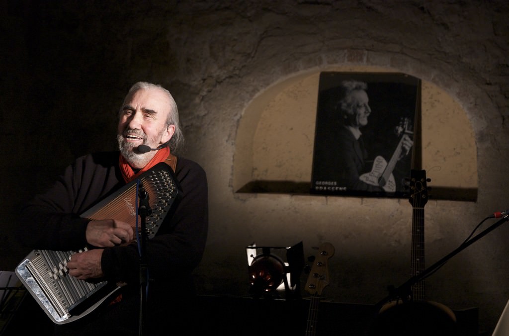 Beppe Chierici – Beppe Chierici canta Brassens.. e lo raccontahttps://www.exibart.com/repository/media/eventi/2011/05/beppe-chierici-8211-beppe-chierici-canta-brassens..-e-lo-racconta.jpg