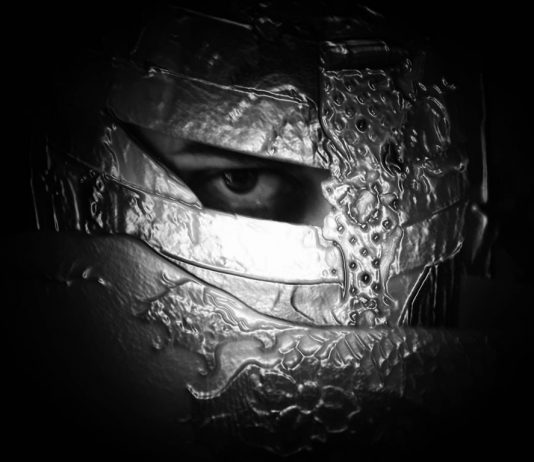 Elena Parisi – Steel love